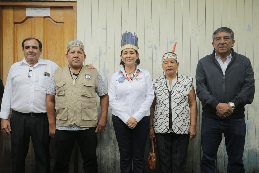 La ministra Nancy Tolentino y autoridades locales. Foto: MIMP