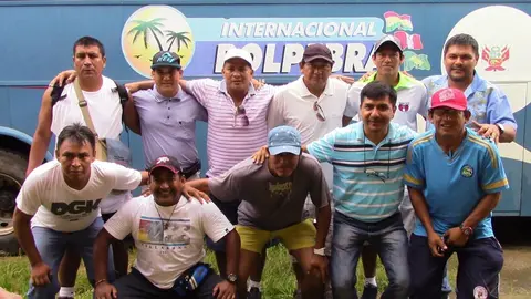 Integrantes del equipo de fútbol senior, antes de su viaje