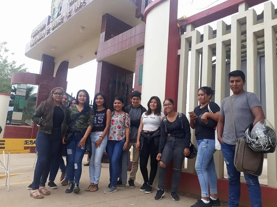 Alumnos que no lograron ingresar a sus clases. Fuente: La Red de Noticias Madre de Dios