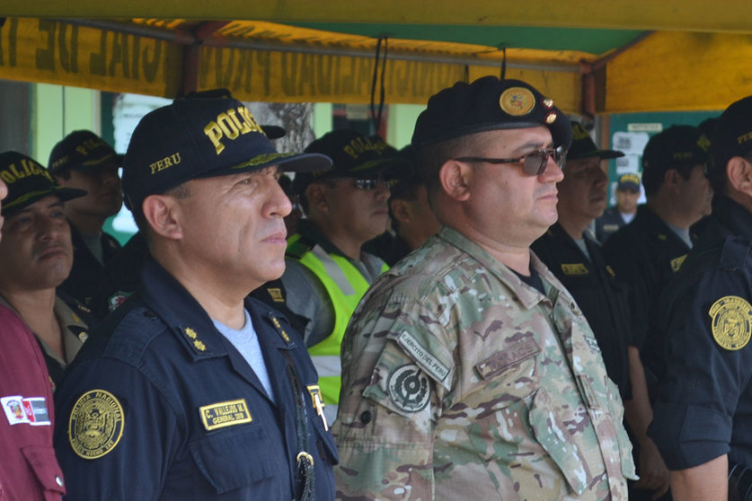 El general Vallejos estuvo acompañado de autoridades y representantes de diversas instituciones. Foto: Radio Madre de Dios.