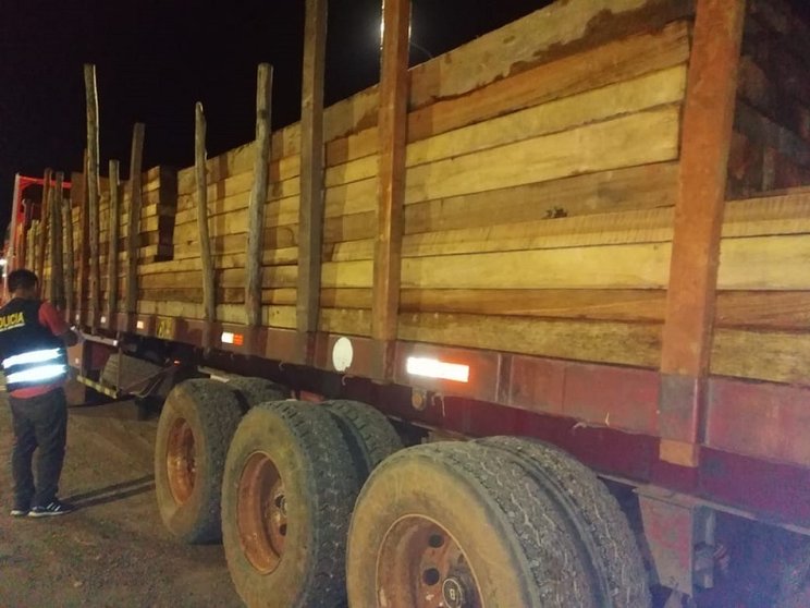 Vehículo y madera se encontraban abandonados. Foto: Ministerio Público.