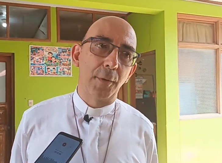 Monseñor David Martínez de Aguirre declarando. Imagen: Radio Madre de Dios