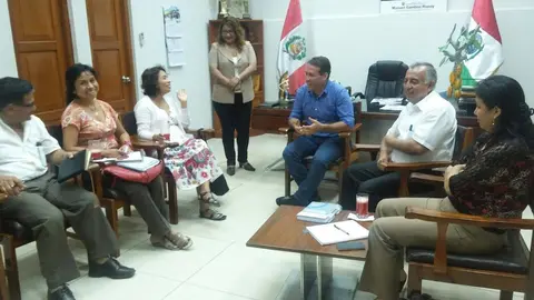 Valbuena, Gambini y otros funcionarios, durante la reunión del jueves 4 de febrero.