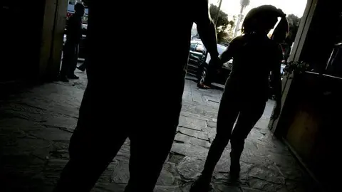 1.	La trata de personas es la captación, traslado, acogida, recepción o retención de una persona para explotación sexual, explotación laboral, tráfico de órganos, mendicidad.