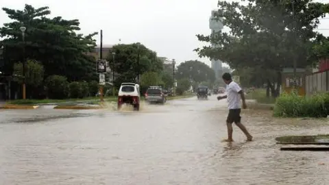 los vecinos del lugar denunciaron que las autoridades prometieron sistemas de canaletas 