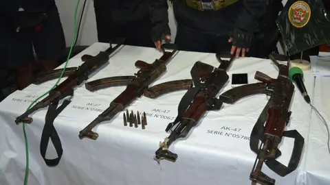 Armamento fue encontrado bajo tierra. Fuente: Radio Madre de Dios.