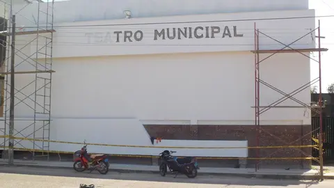 Avances del pintado de la fachada. Fuente: ICPNA Puerto Maldonado.