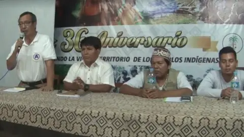 Hidalgo e Imura junto al presidente de la FENAMAD. Fuente: Juntos con Luis Hidalgo.