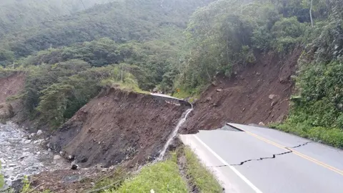 Derrumbe en el kilómetro 155 de carretera Interoceánica.