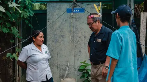 Gobernador visitó las instalaciones de la posta de Boca Inambari. Foto: Goremad.