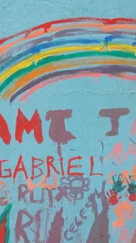 Alumnos de cinco años fueron los encargados de pintar las paredes. Foto: Radio Madre de Dios.