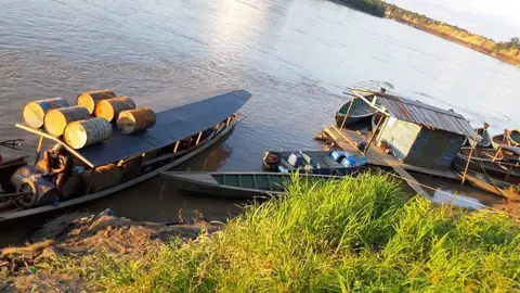 Se dispuso la detención de los dos sujetos que iban en la embarcación. Foto: FEMA.