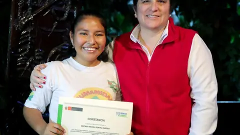 La joven ambientalista conversó con la ministra del Ambiente. Foto: Minam.