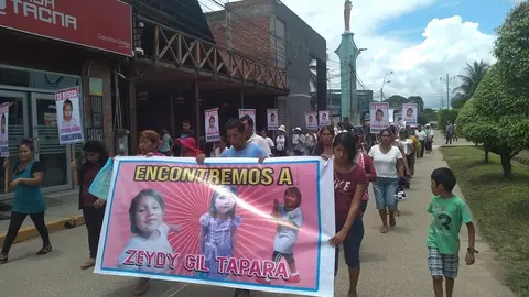Familiares y amigos de Zeydy recorrieron la ciudad. Foto: Radio Madre de Dios.
