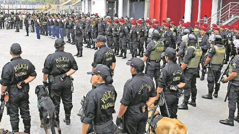 Policía (Foto: Britane Arroyo) 