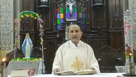 Padre Miguel Fuertes dio la noticia al finalizar la misa del último domingo. Foto: Vicariato de Iquitos.


