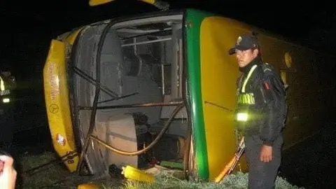 El accidente en la ruta Cusco - Puerto Maldonado. (Foto: Cusco en linea)
