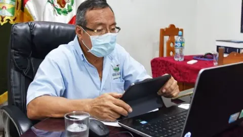 El gobernador de Madre de Dios resaltó el trabajo de la saliente ministra del Ambiente Fabiola Muñoz, quién era la coordinadora y representante del Ejecutivo en la región amazónica.