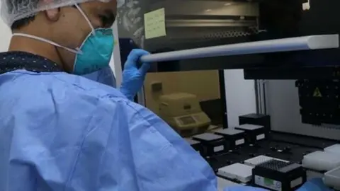 Madre de Dios y Moquegua serán las primeras regiones que utilizarán la técnica LAMP para realizar pruebas moleculares rápidas, anunció el INS. ANDINA/Difusión