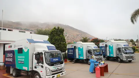 El Ministerio de Salud, a través del Instituto Nacional de Salud (INS), presentó hoy tres laboratorios móviles para el diagnóstico molecular de la covid-19 que hoy partirán a las regiones de Piura y Madre de Dios. ANDINA/Carla Patiño Ramírez