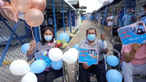 Pacientes tienen emotivo reencuentro con sus familiares acompañados de mariachis. Foto: EsSalud Madre de Dios