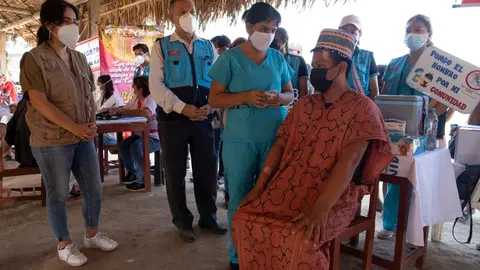En jornadas de vacunación contra la COVID-19 en comunidades nativas y campesinas, el Ministerio de Cultura refuerza difusión de información en lenguas indígenas junto a las DIRESA.