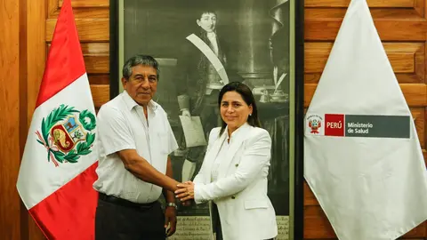 Luis Otsuka Salazar junto a la ministra de Salud. Foto: Diresa Madre de Dios