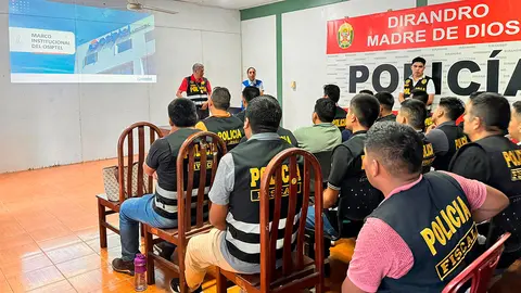 Madre de Dios: OSIPTEL capacita a miembros del Ejército y PNP para fortalecer seguridad en contratación de los servicios de telecomunicaciones