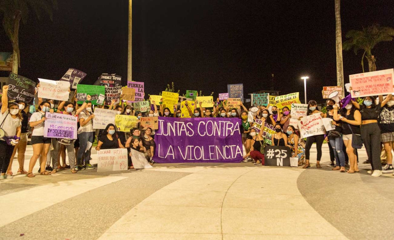 Con motivo del 25 de noviembre colectivos de Puerto Maldonado convocaron a una vigilia en memoria de Freysi y de todas las víctimas de la violencia machista. Foto: Pavel Martiarena.
